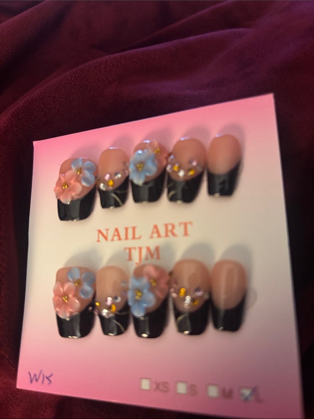 Nail Art Press-On Set with Black Tips and Floral Accents
